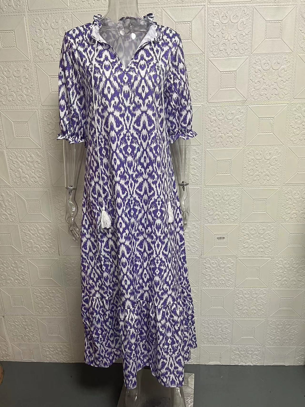 Amsoin Loose V-neck Printed Dress