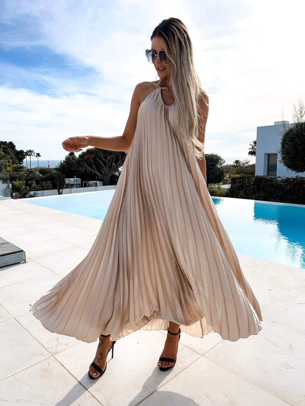 Amsoin Pleated Solid Color Dress