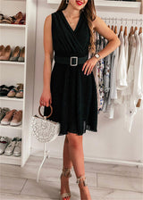 Amsoin V-Neck Pleated Sleeveless Dress